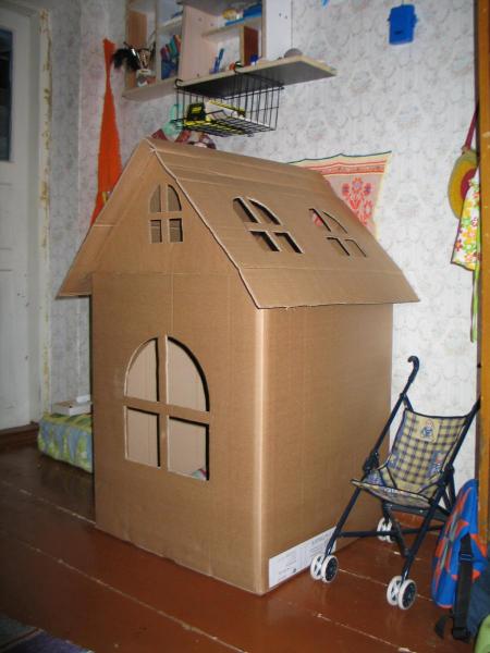 Инструкция от мамы: делаем домик из картонной коробки